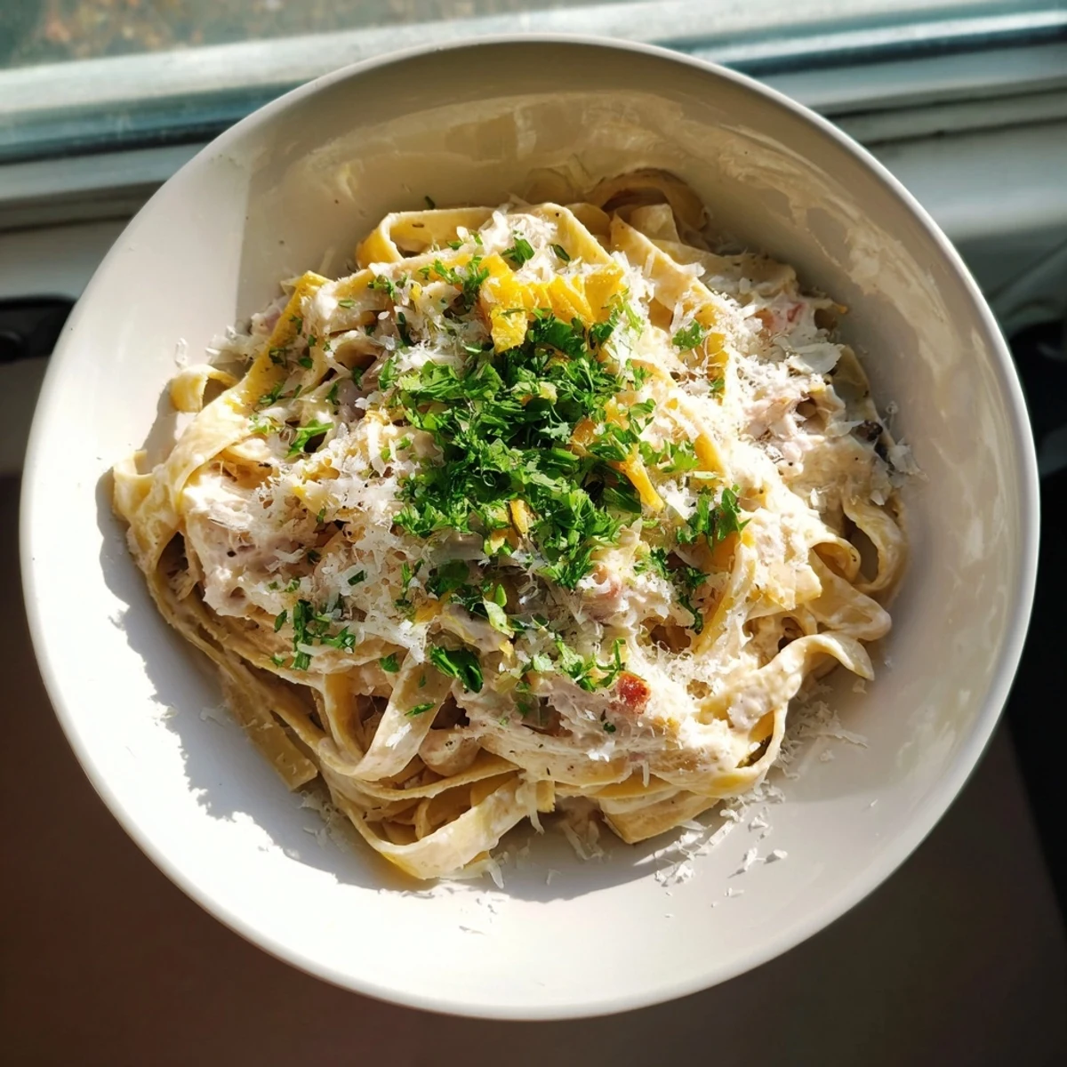 This close-up shows the delicious Skinny Alfredo Garlic Parmesan Snowy Pasta, inviting you to enjoy this easy, vegetarian meal.